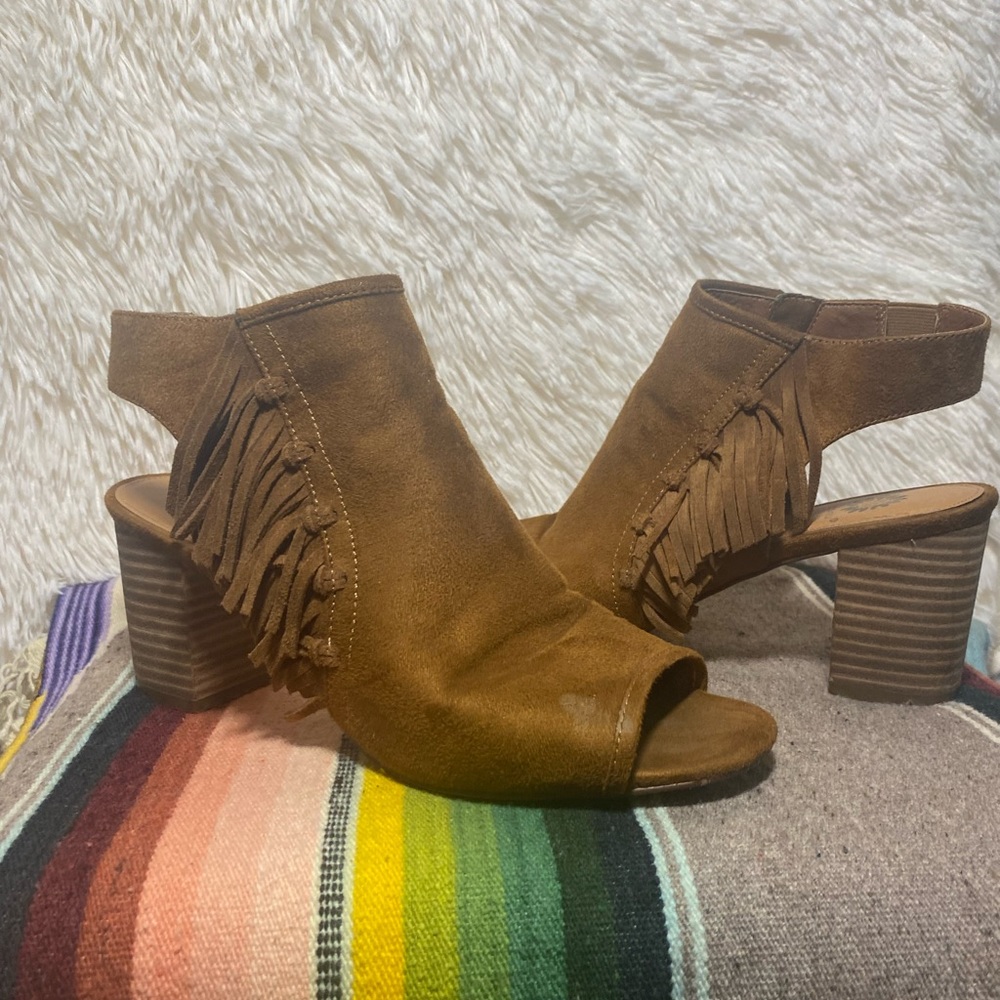 Yellow box heels